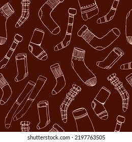 Nahtloses Muster mit Baumwolle- und Wollsocken mit unterschiedlichen Texturen einzeln auf weißem Hintergrund. Bündel von trendigen Kleidungsstücken. Modernes Kleidungsstück oder Bekleidungsset. Vektorgrafik der Linie.