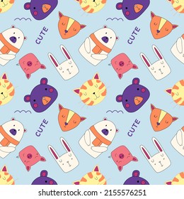 Nahtloses Muster mit süßen Tiergesichtern im Doodle-Stil. Kinderdruck für Stoff, Notebooks, Wickelpapier.