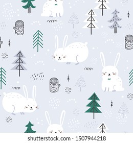 Patrón sin foco con lindos conejitos en el bosque invernal. Perfecto para prendas de vestir, tela, textil, decoración de vivero, papel envolvente. Fondo vector infantil. Bosque de invierno.