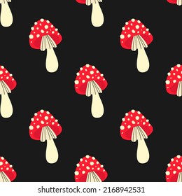 Patrón sin foco de setas lindas del bosque vuelan agaric sobre un negro.  Magnífica Amanita Muscaria. Poisonoso hongo rojo incomestible. Toadstoides planos Ilustración para tela, Papel tapiz, raspado