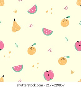 Patrón sin foco de frutas lindas. Oranges de doodle dibujadas a mano, manzana, pera y sandía sobre un fondo claro. Ilustración vectorial tropical