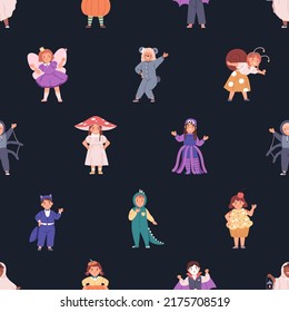 Patrón sin foco con niños lindos en trajes de fiesta de Halloween. Antecedentes negros con prensa repetida, niños graciosos y felices con trajes de carnaval en las vacaciones de otoño. Ilustración vectorial plana de color