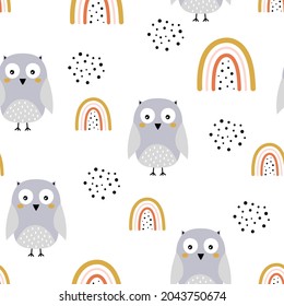nahtloses Muster mit süßen Eulen und Regenbogen, kreative Tiere kindisch, ideal für Gewebe, Textilien, Vektorgrafik