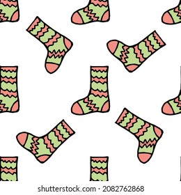 Nahtloses Muster mit süßem Rosa und hellgrüner Socken auf weißem Hintergrund. Vektorbild.