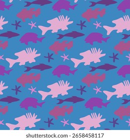 Nahtloses Muster in niedlichen Silhouetten von Fischen und Seestern auf blauem Hintergrund. Vektorbild.