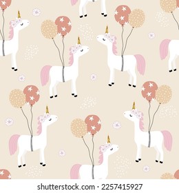 Patrón sin foco con unicornio blanco lindo y globos. Huella infantil. Ilustración dibujada a mano por vectores.