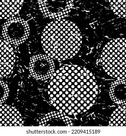 Seamless pattern decorated with chains and pearls.