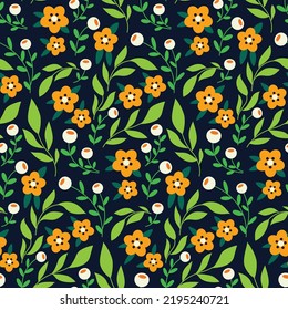 Nahtloses Muster mit dekorativer Blumenwiese. Cute ditsy Druck, botanischer Hintergrund mit Folkloremotiven. Abstrakte Zusammensetzung kleiner Wildpflanzen: Blumen, Blätter, Kräuter. Vektorgrafik.