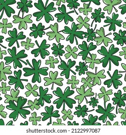 Nahtloses Muster mit Doodles Klee und Shamrock Blättern. Gut für Patrick's Day-Wickelpapier, Stoffdrucke, Tapeten, Scrapbooking, stationär usw. EPS10