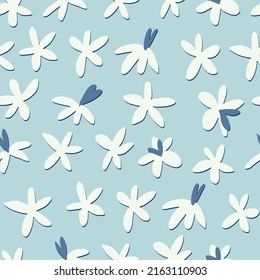 Nahtlose Muster mit Feldblumen im Stil des Minimalismus für Textilien, Mode-Design. Lebhafte Farben, blauer Hintergrund. Nachtwiese-Konzept