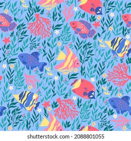 Seamless pattern with fish and sea plants. Vector graphics.