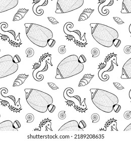 Nahtlose Muster mit Fischen, Seepferden und Muscheln. Schwarz-Weiß, handgezeichnet, Vektorgrafik. Nahtloser Hintergrund. Tapete-Design. Stoffdesign. Einfaches Vektormuster mit süßen Fischen.