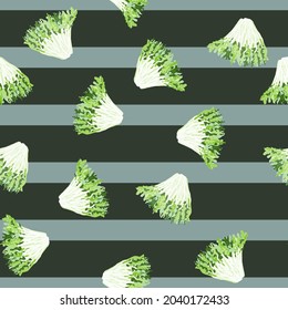 Ensalada de inconfundible patrón de papas fritas con fondo de rayas grises. Simple adorno con lechuga. Plantilla de planta aleatoria para tela. Diseñar ilustración vectorial.