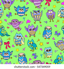 Seamless pattern with funny cartoon owls on a green background