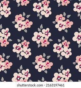 Decoración sin inconfundible con ramos florales suaves de estilo vintage. Impresión cursiva, fondo botánico romántico con flores pastel, plantas dibujadas a mano, hojas en un campo oscuro. Ilustración vectorial.