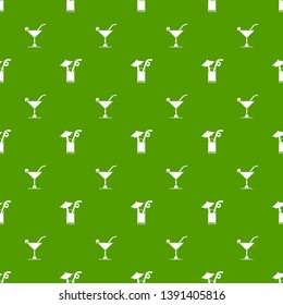 Seamless pattern glass of mojito, Long Island Ice Tea, Dry Martini, ice cubes, mint leaves and lime outline. Black outline of the cocktail on a white background. Hand drawing. Vector illustration.