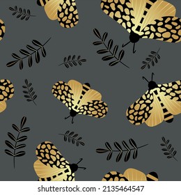 Patrón sin foco de oro y mariposas negras. Plantilla para el diseño de telas de moda, textiles para el hogar, ropa, papel, papel pintado, empaque inusual, cortinas. Ilustración vectorial.