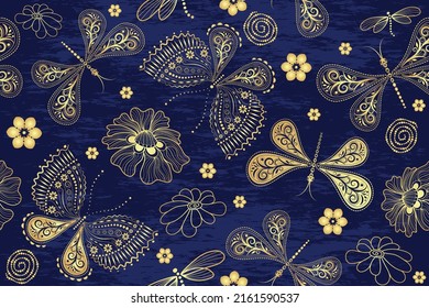 Patrón sin foco con mariposas doradas, libélulas, paisley, flores en el fondo azul oscuro. Vector eps 10