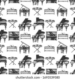 Nahtloses Muster mit Grand Piano, aufrecht (vertikal), digitalem Klavier und elektronischer Tastatur. Vintage-Gravur-Stil. Einzeln auf weißem Hintergrund.  