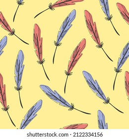Patrón sin foco con plumas de pájaro dibujadas a mano sobre un fondo amarillo. Doodle, simple ilustración de contorno. Puede utilizarse para decorar textiles, papel u otras superficies.