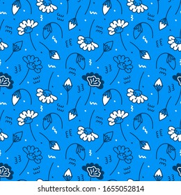 Patrón inquebrantable con ramas de doodle coloridas dibujadas a mano, flores y hojas. Textura vectorial para textil, tela, papel. Plantas planas dibujadas a mano. Fondo flórico de verano vectorial. Blanco y azul
