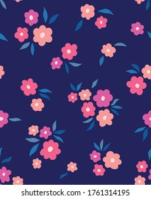 Patrón sin foco con flores dibujadas a mano sobre fondo blanco. Fondo de repetición vintage. Textura vectorial floral.
