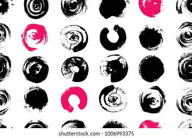 Seamless pattern with hand drawn geunge circles