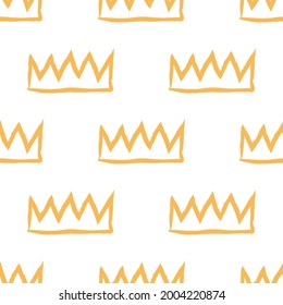 Patrón sin fisuras de etiquetas de corona grunge dibujadas a mano sobre fondo blanco. Ilustración del vector abstracto.