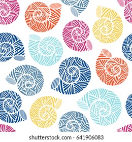 Patrón sin fisuras con caracolas en espiral dibujadas a mano. Tema marino. Ilustración vectorial
