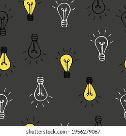 Nahtlose Muster handgezeichneter Glühbirnen. Doodle-Lampen sind weiß, schwarz und gelb auf dunklem Hintergrund