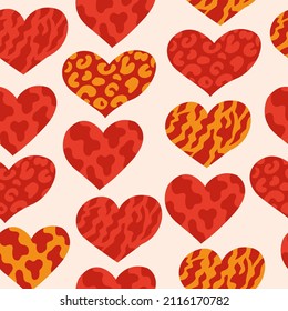 Patrón sin foco con corazones y texturas animales. Fondo del vector en estilo retro