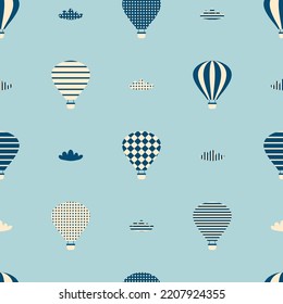 Patrón sin foco con globos de aire caliente y nubes. Impresión perfecta para tee, textil, papel y tela. Ilustración vectorial simple para el diseño superficial.

