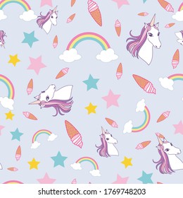 Helados de patrón sin soldadura, arco iris y unicornios sobre fondo púrpura pastel
