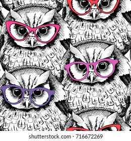 Seamless pattern with image of the Owl in a glasses. Vector illustration.