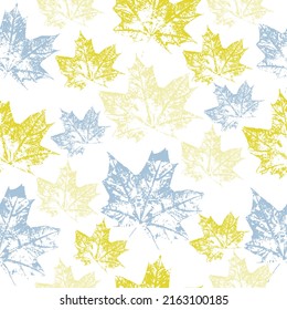 Seamless pattern with imprint forest leafs. autumn maple leaves vector pattern. maple.