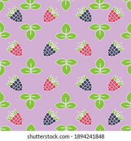 Patrón sin foco con bayas jugosas. Frambuesa y moras en un fondo morado en fresco adorno de verano