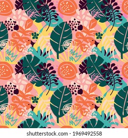 Seamless pattern with jungle motive made in vivid
summer colors can be used as decor or for wrapping paper