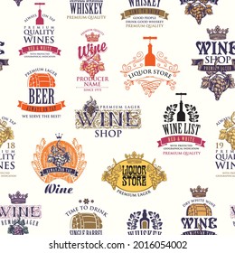 Nahtloses Muster mit Etiketten, Logos, Singen für verschiedene alkoholische Getränke auf hellem Hintergrund. Vektorhintergrund, Tapete, Wickelpapier oder Stoff zum Thema Wein, Bier, Whiskey im Retro-Stil
