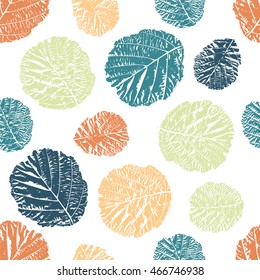 Seamless pattern with leafs prints.