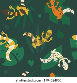 Seamless pattern with leopard geckos and tropical leaves. Colorful lizards exotic illustration on green background. - Vector