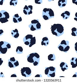 Seamless pattern with leopard pelt texture. Watercolor hand drawing. Vector illustration.