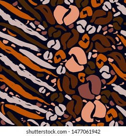Seamless pattern with leopard and tiger skin. 