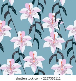 Patrón sin foco con lirios y flores blancas. Hojas verdes y plantas. Ilustración de material vectorial. Impresión para tejidos, cubiertas y papel pintado. Diseño moderno y de moda. fondo azul