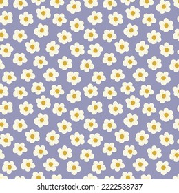 Nahtloses Muster mit kleinen süßen Kamillenbäumen, Gänseblümchen auf lila Hintergrund. Farbige Vektordoodle-Illustration. Feldschöne Blume, Frühlings- und Sommersymbol handgezeichnet. Umhüllung oder Gewebe