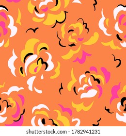 Nahtlose Muster aus dekorativen Blumenköpfen. Abstrakte Pinselstriche ziehen Kunsthintergrund hervor. Kurvige, gewölbte Formen, die botanische Blumenstruktur bilden. Gut für Stoff, Textilien, Modedesign.