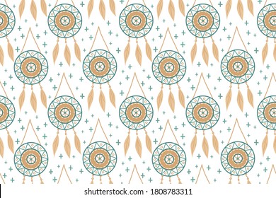Patrón sin foco con mágicos captadores de sueños con cuentas, plumas sobre un fondo blanco. Ilustración vectorial, patrón retro, colección de doodles étnicos, diseño tribal. Diseño para tarjetas, tejidos, ropa