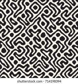 Seamless pattern with maze lines. Monochrome abstract grungy background. Vector hand drawn labyrinth.