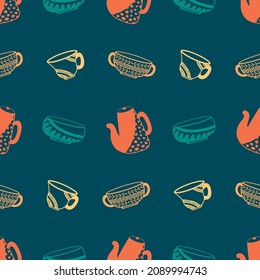 Seamless pattern with multicolored ceramic dishes on a dark background. A set of kitchen utensils. Simple sketch, sketch