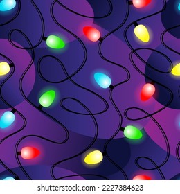 patrón transparente de bombillas multicolores en un fondo púrpura abstracto. fondo festivo y misterioso para una fiesta, fondo de pantalla, pancarta. ilustración vectorial de stock. EPS 10.
