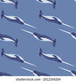 Patrón sin brillo Narwhal sobre fondo azul. Plantilla de caricatura del océano para tela. Textura simetría repetida con cetáceo marino. Diseño para cualquier propósito. Ilustración vectorial.